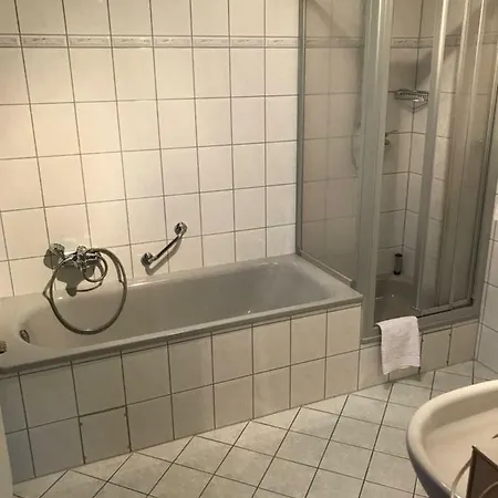 Wilhelmshoehe מלון 2*